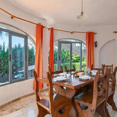 Escabusso Villa
