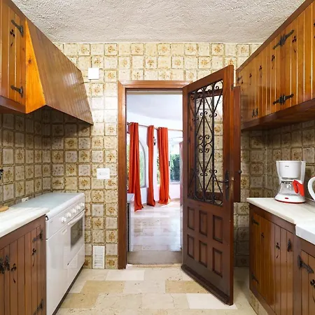 Escabusso By Aguilarent *