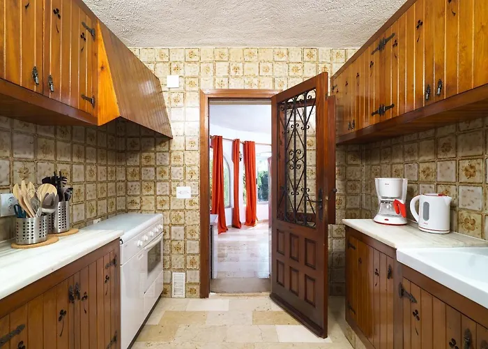 Escabusso By Aguilarent *